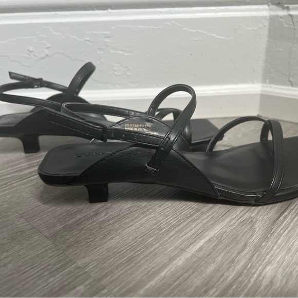 Opens Edit kitten heel square toe sandal - Picture 2 of 2